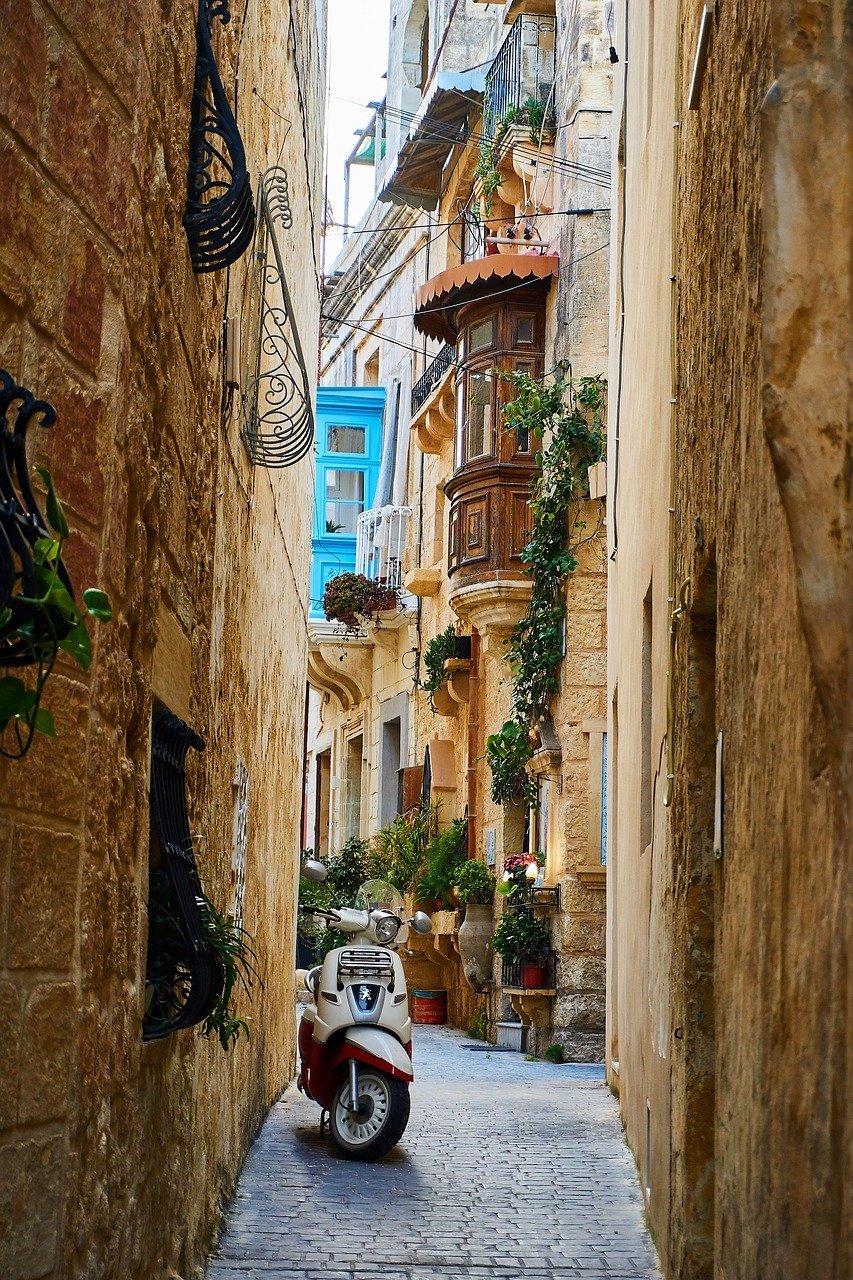 What to do in Malta wander the streets