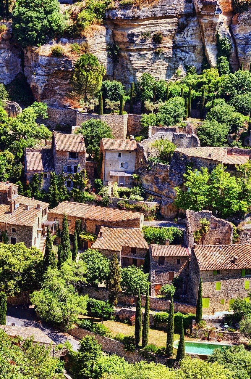 Sault Provence south of france Luxsphere Magazine.