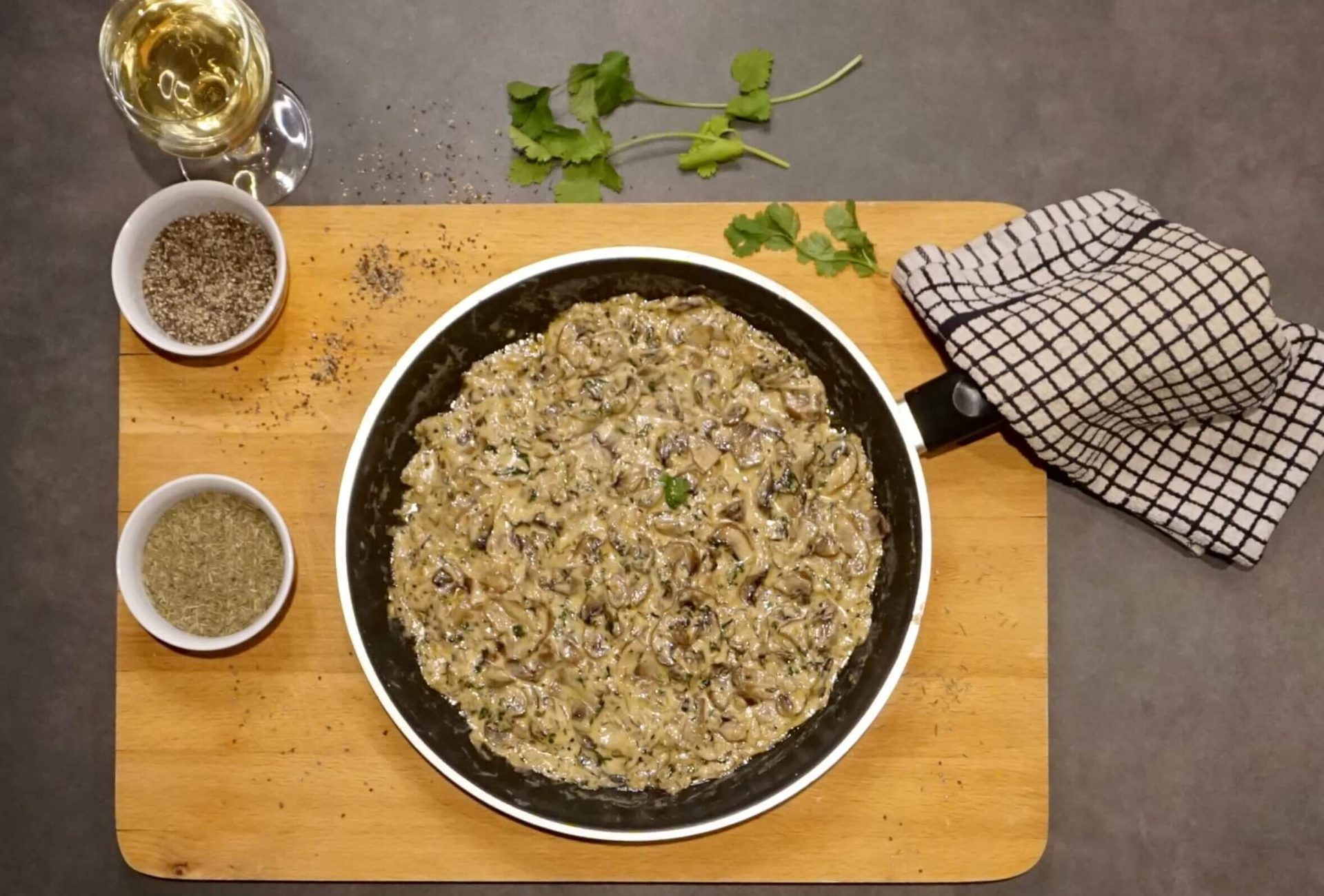 15 Minutes Mushroom Sauce Recipe | Creamy Sauce - Luxsphere