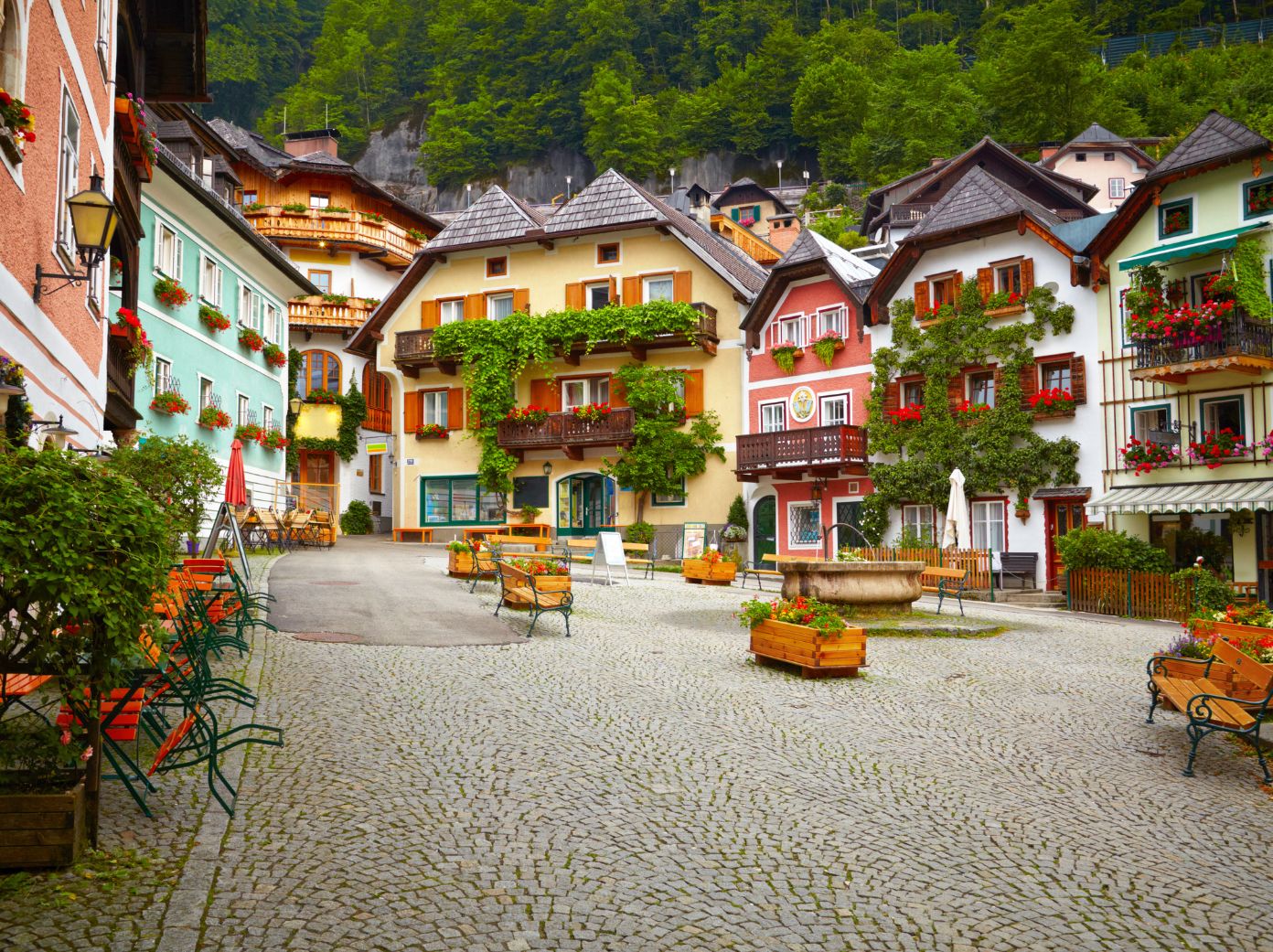 hallstatt austria old town