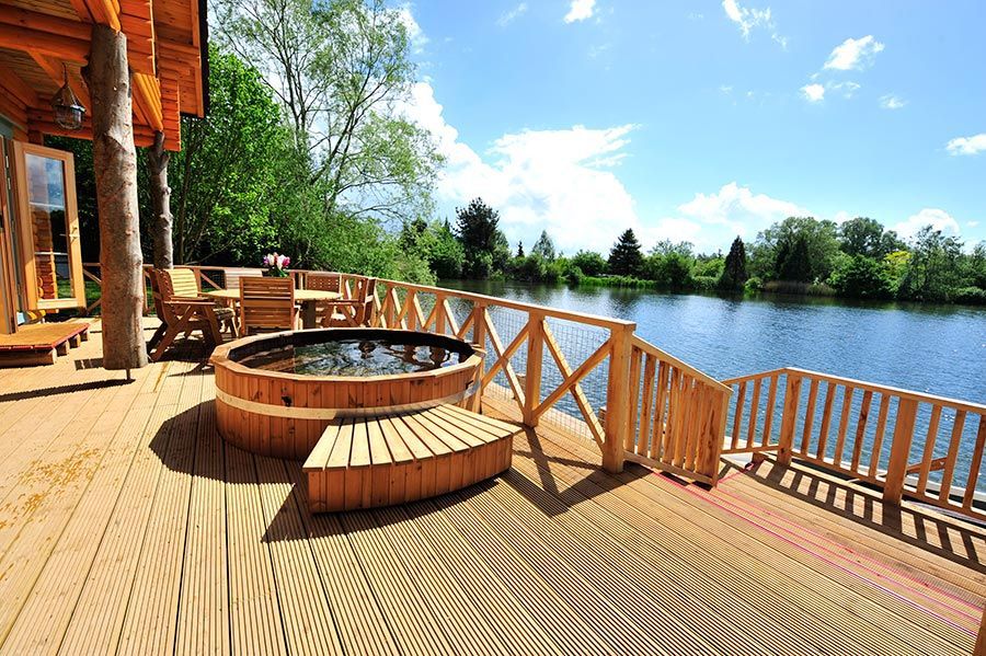 luxury cabin hot tub by the lake