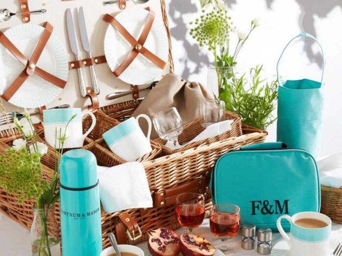 luxury picnic basket Piccadilly Stripe