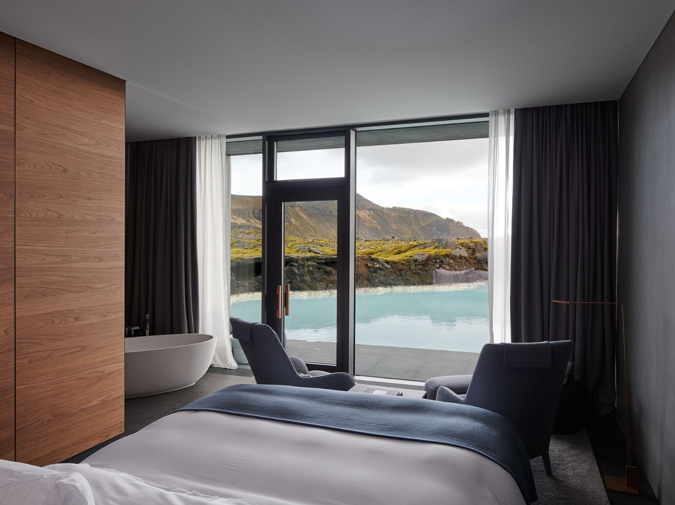 the retreat at blue lagoon iceland 3