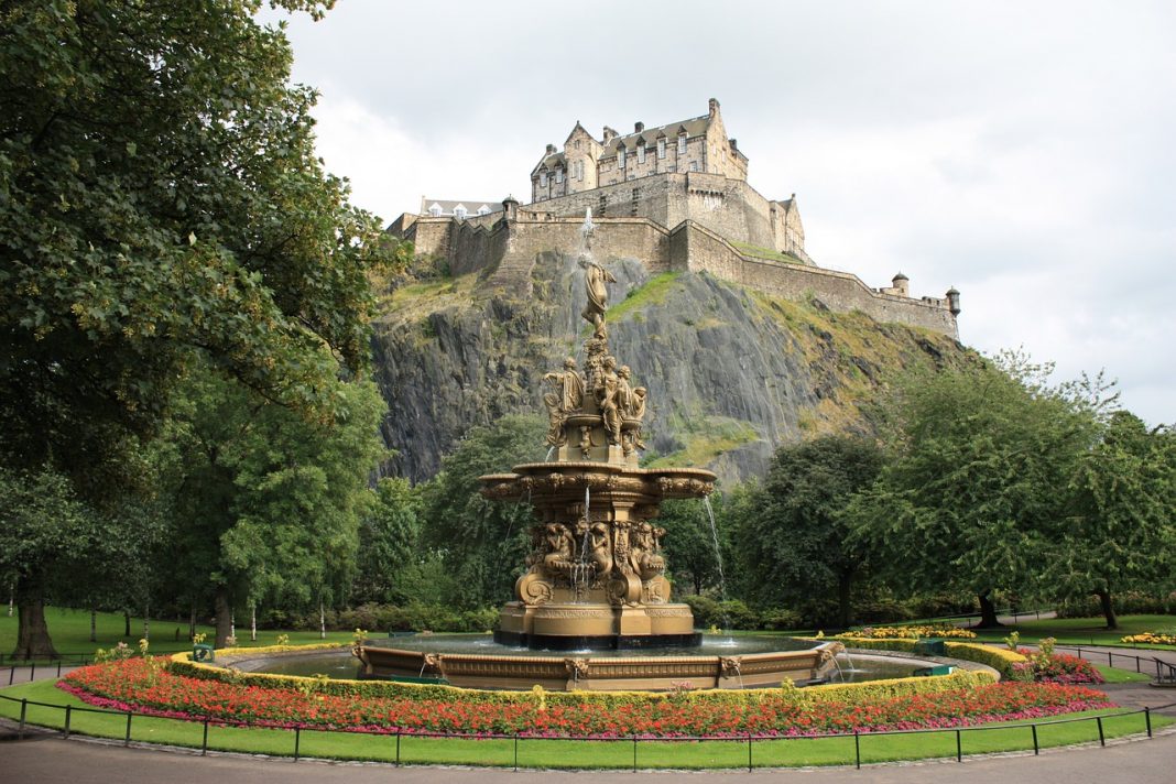 What To Do In Edinburgh | Castle, Royal Mile, Food, Whiskey and More